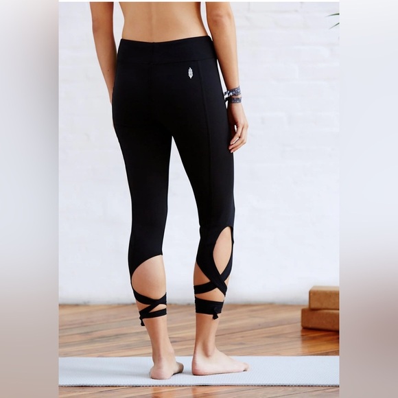 Free people fp movement black pants leggings turnout tie small yoga workout - Picture 1 of 4